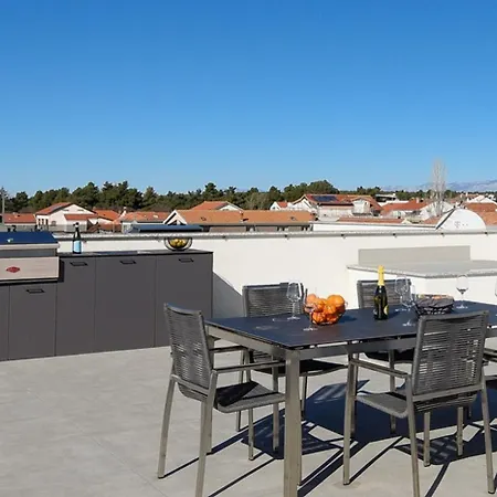 Lägenhet Fux Luxury Rooftop Terrace Jacuzzi & Bbq Zadar