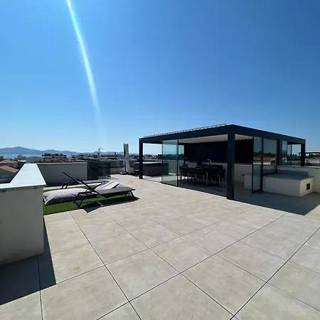 Fux Luxury Rooftop Terrace Jacuzzi & Bbq Apartmán *