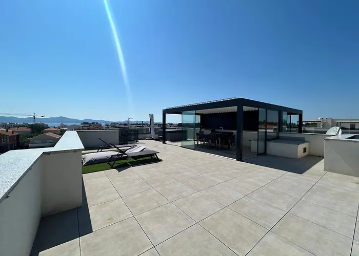 Fux Luxury Rooftop Terrace Jacuzzi & Bbq Apartmán *