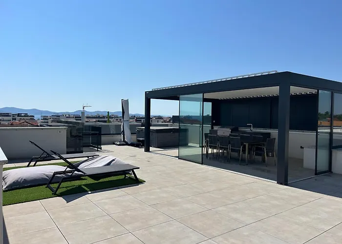 Fux Luxury Rooftop Terrace Jacuzzi & Bbq Apartmán