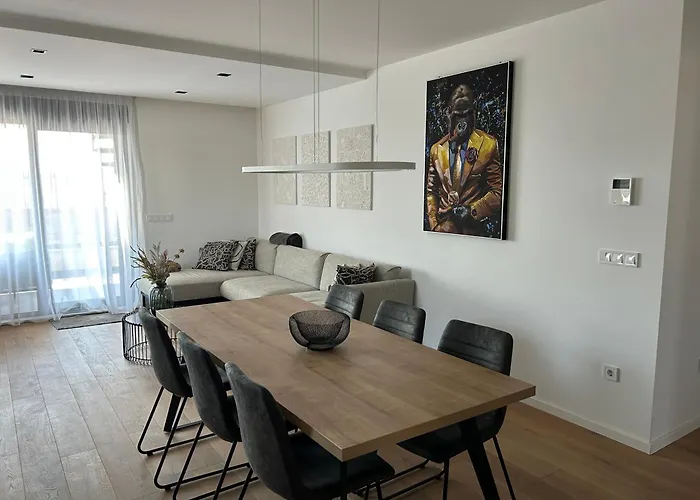 Apartmán Fux Luxury Rooftop Terrace Jacuzzi & Bbq