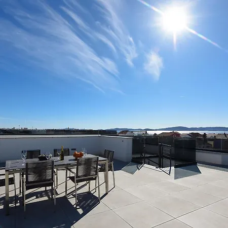 Fux Luxury Rooftop Terrace Jacuzzi & Bbq Apartament