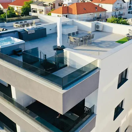 Fux Luxury Rooftop Terrace Jacuzzi & Bbq 아파트 *