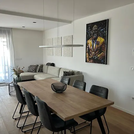 Apartament Fux Luxury Rooftop Terrace Jacuzzi & Bbq
